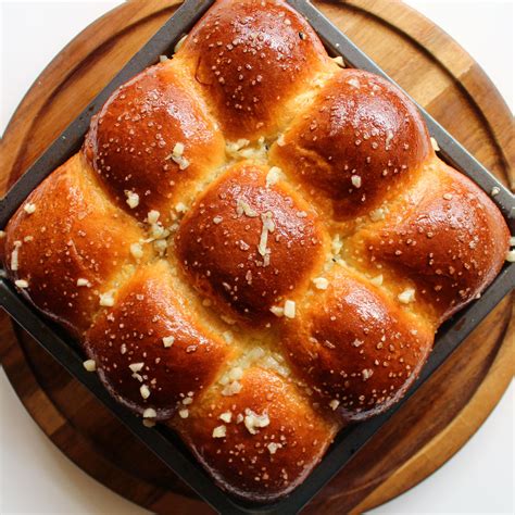 joshua weissman dinner rolls